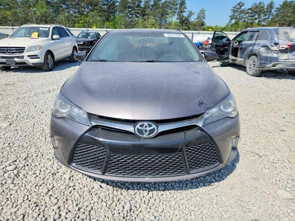2015 TOYOTA CAMRY SE  