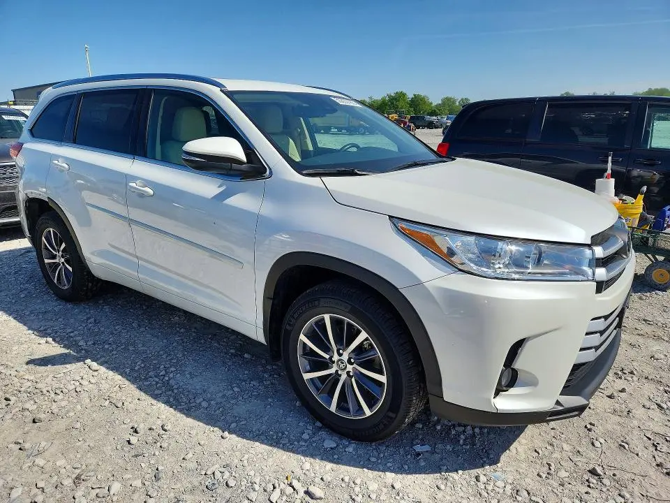 2017 TOYOTA HIGHLANDER XLE  