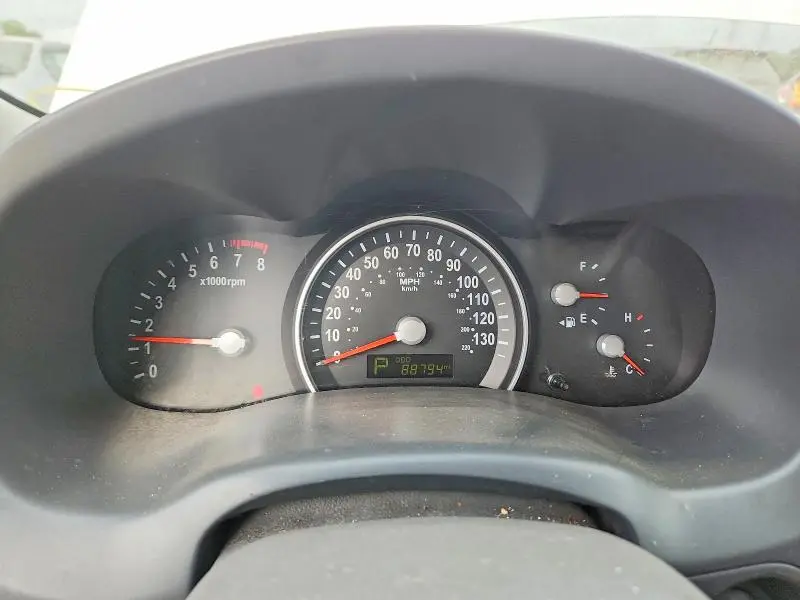 2011 KIA SEDONA LX  