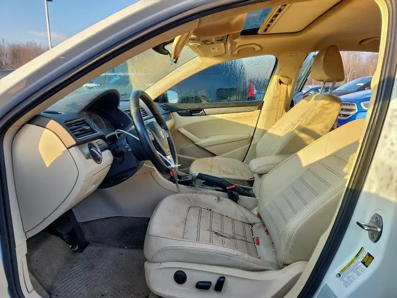 2015 VOLKSWAGEN PASSAT SE  