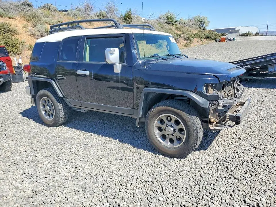 2013 TOYOTA FJ CRUISER BASE  