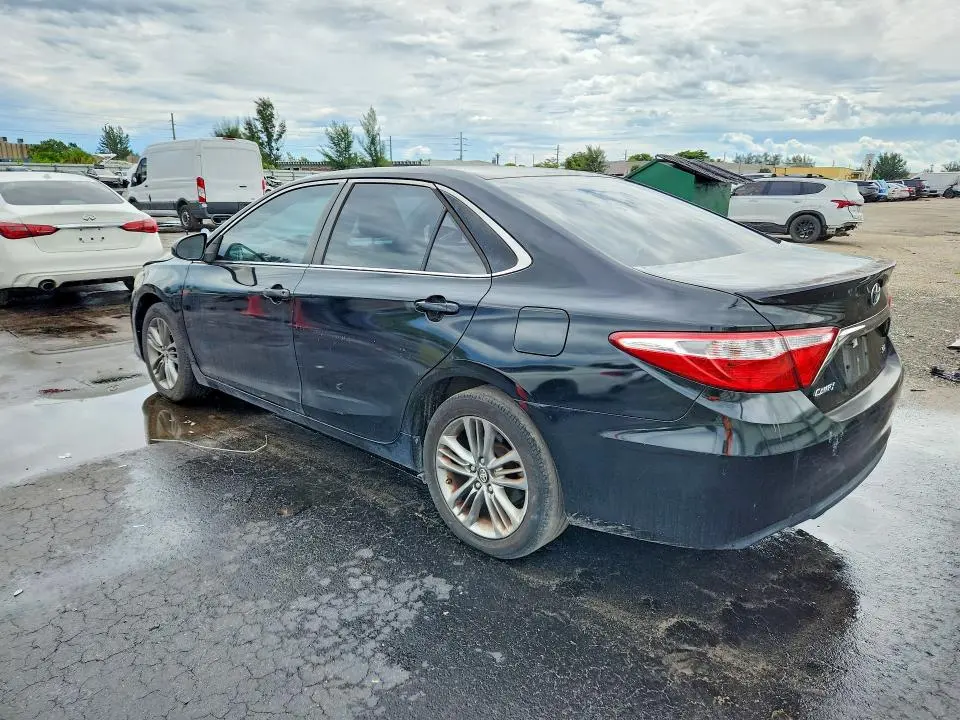 2016 TOYOTA CAMRY SE  