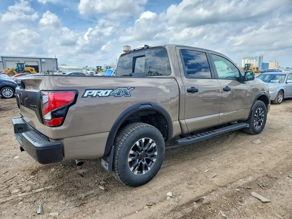 2024 NISSAN TITAN PRO-4X  