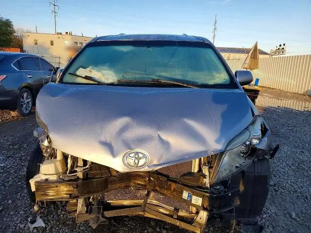 2013 TOYOTA SIENNA XLE 8-PASSENGER  