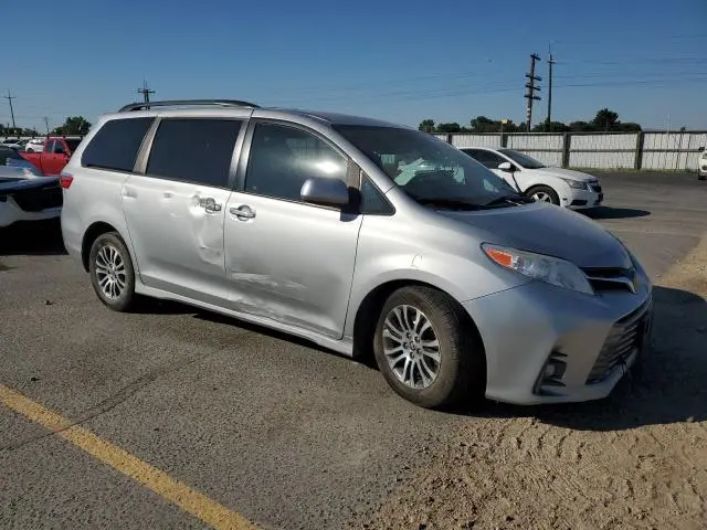 2020 TOYOTA SIENNA XLE  