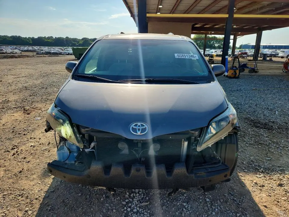 2017 TOYOTA SIENNA LE  
