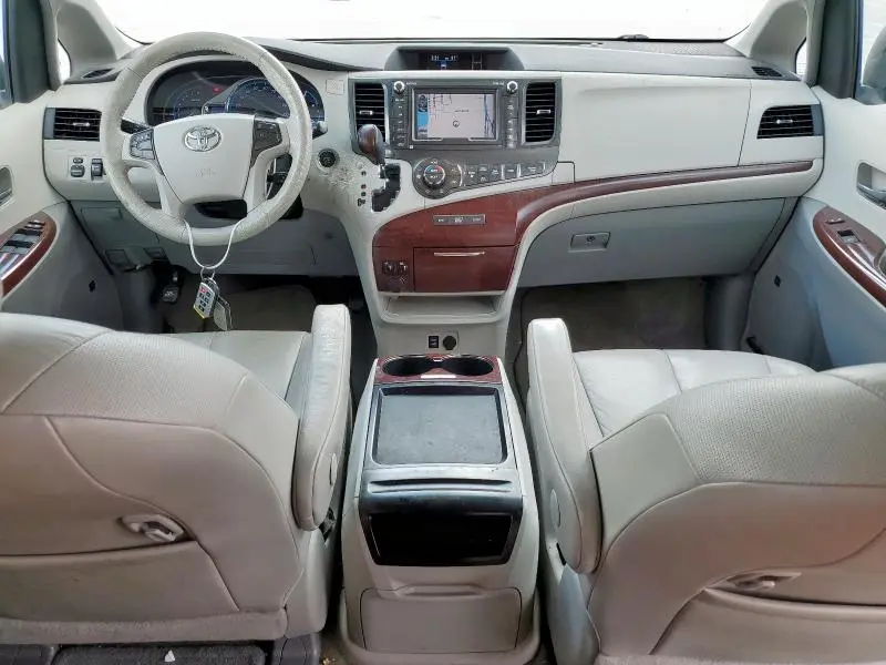 2011 TOYOTA SIENNA XLE  