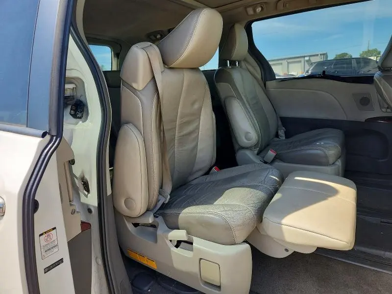 2011 TOYOTA SIENNA LIMITED 7-PASSENGER  