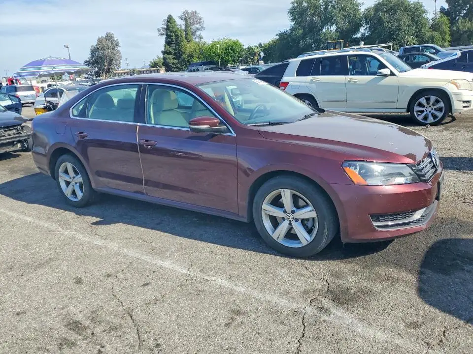 2013 VOLKSWAGEN PASSAT SE  