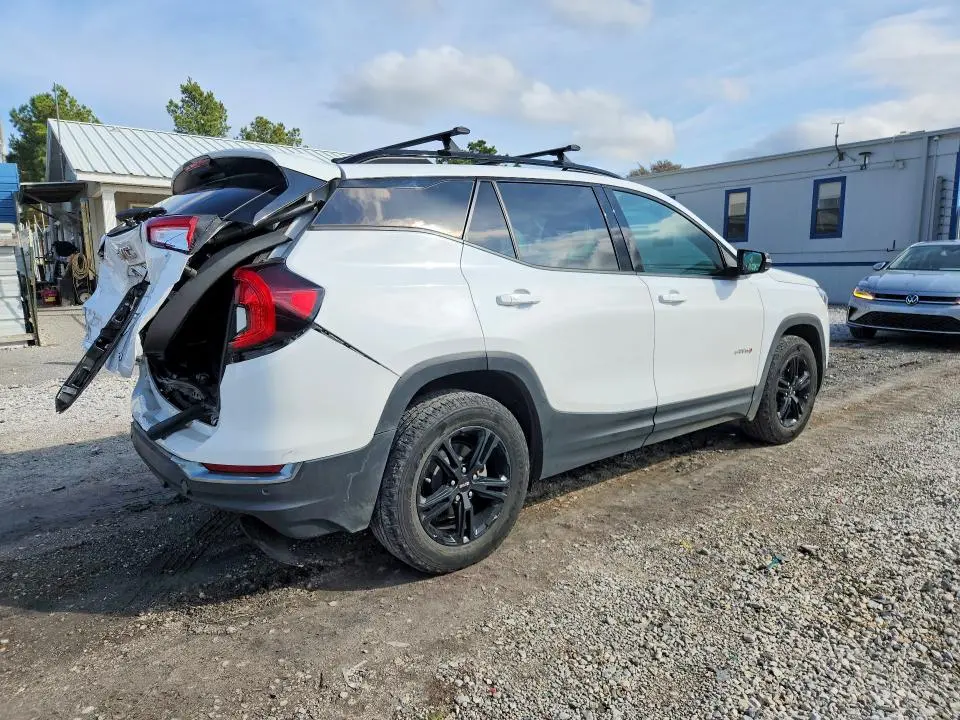 2022 GMC TERRAIN AT4  