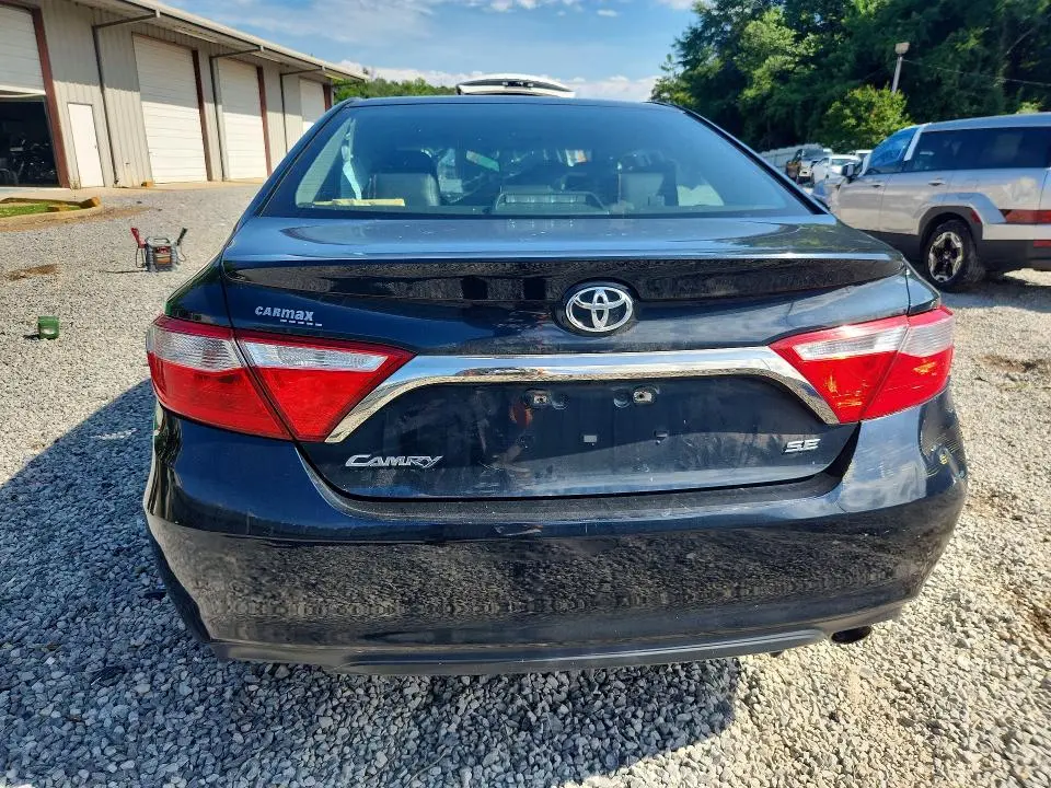 2017 TOYOTA CAMRY SE  