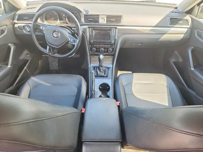 2016 VOLKSWAGEN PASSAT SE  