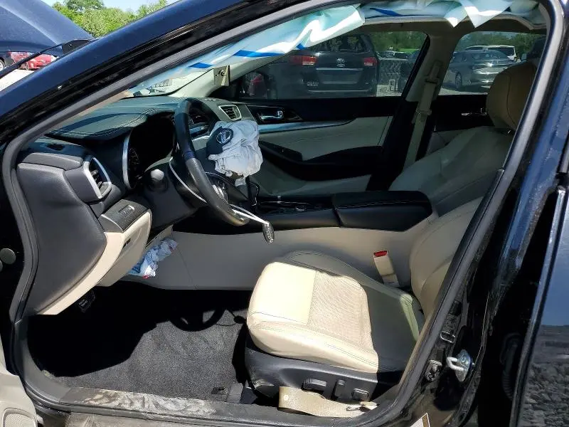 2021 NISSAN MAXIMA SV  