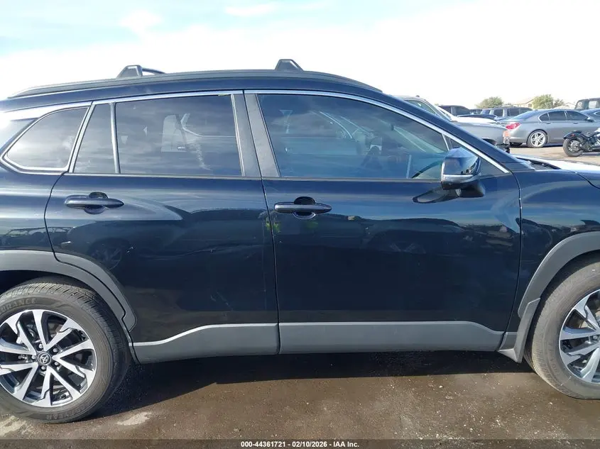 2024 TOYOTA COROLLA CROSS XLE