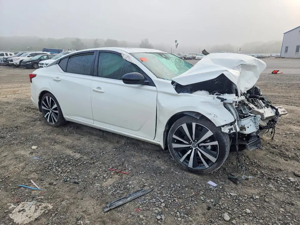 2021 NISSAN ALTIMA SR  