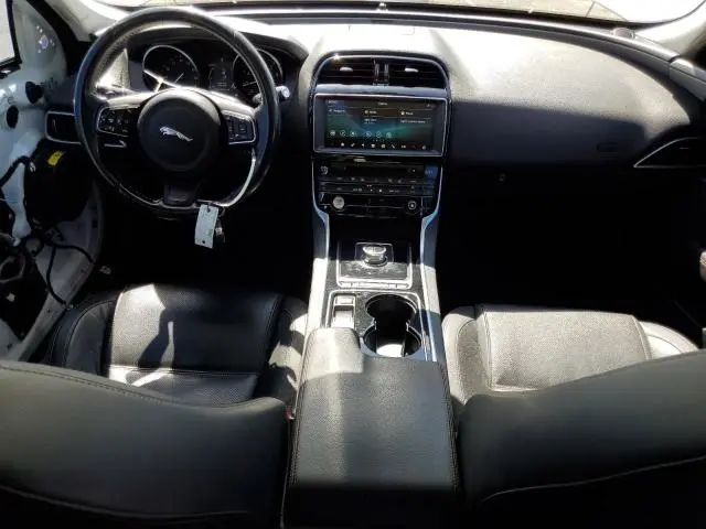 2017 JAGUAR XE PRESTIGE  