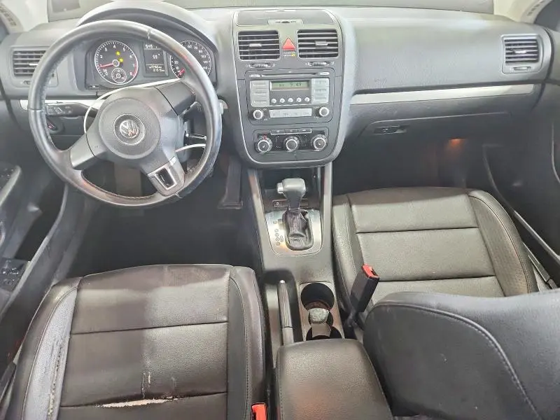 2010 VOLKSWAGEN JETTA SE  