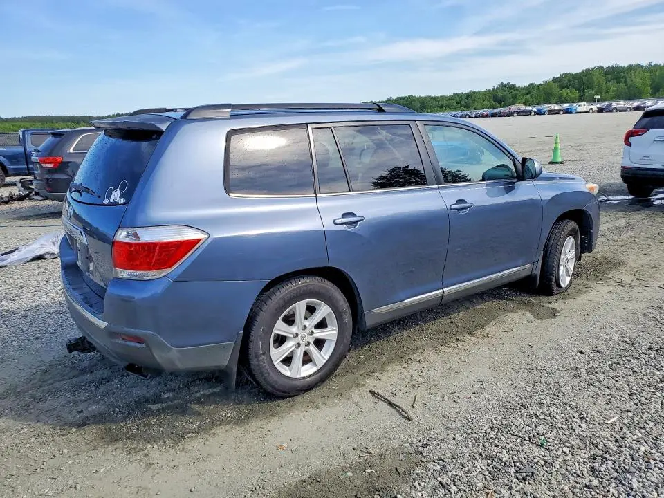 2012 TOYOTA HIGHLANDER SE  
