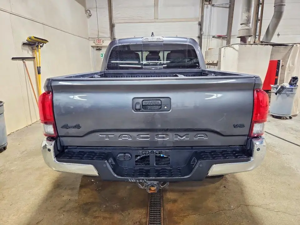 2020 TOYOTA TACOMA SR5 V6  