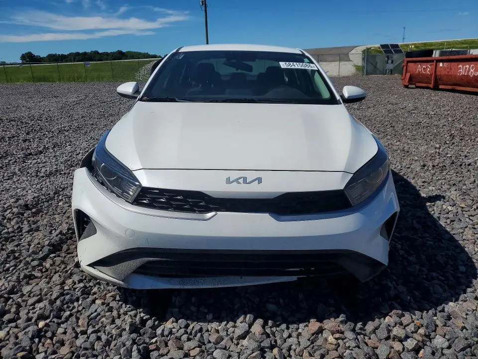 2022 KIA FORTE LXS  