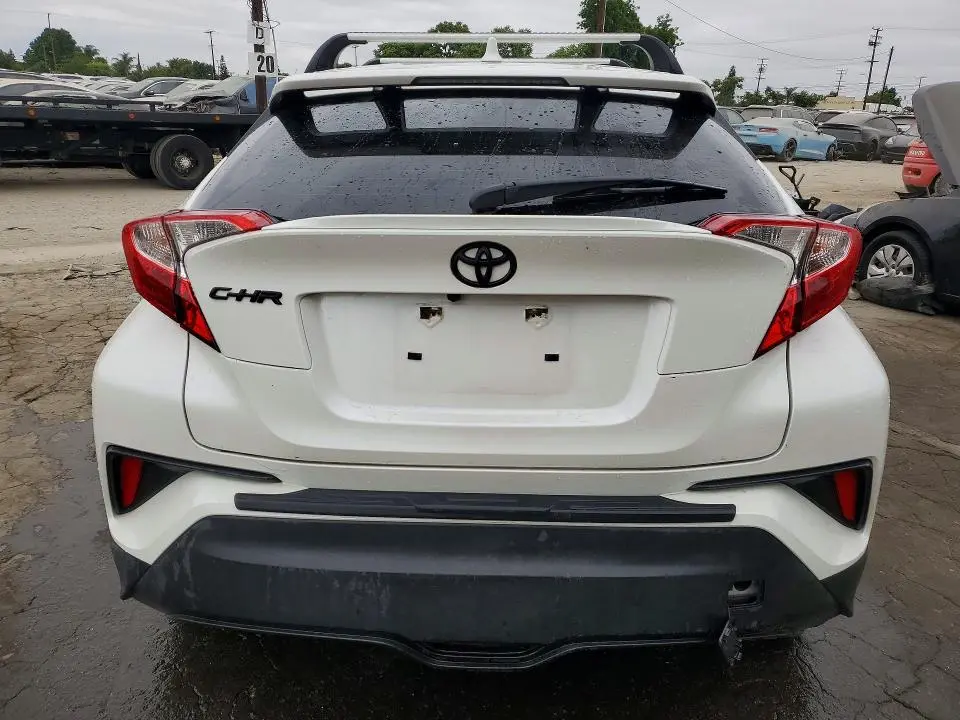 2020 TOYOTA C-HR XLE  