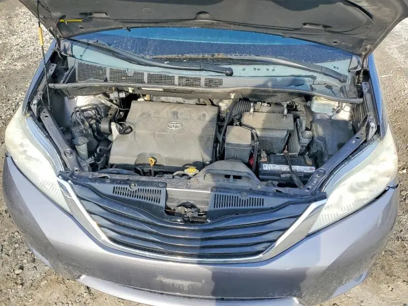2012 TOYOTA SIENNA LE 8-PASSENGER  