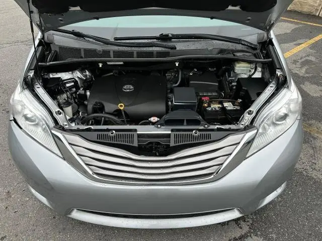 2017 TOYOTA SIENNA XLE  