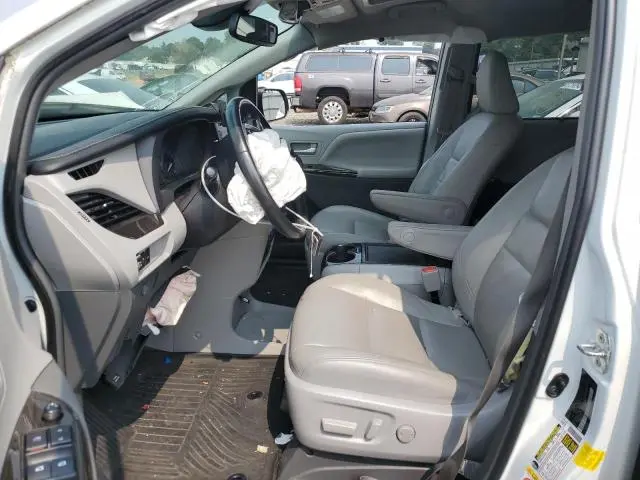 2018 TOYOTA SIENNA XLE  