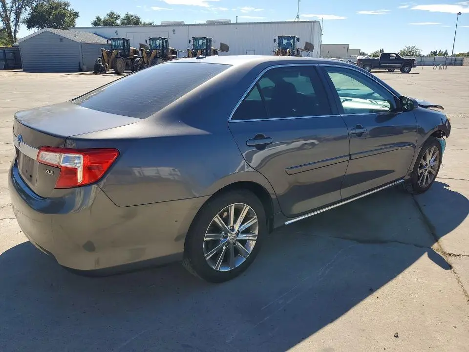 2013 TOYOTA CAMRY XLE  