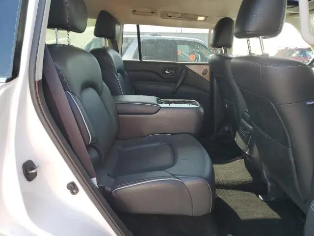 2023 INFINITI QX80 LUXE  