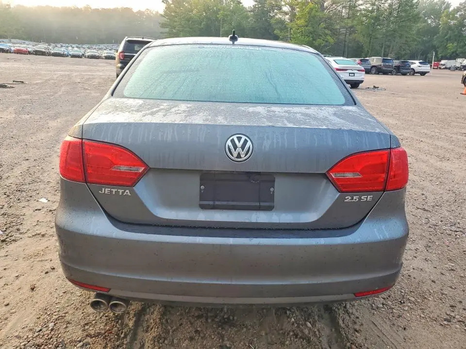 2011 VOLKSWAGEN JETTA SE  