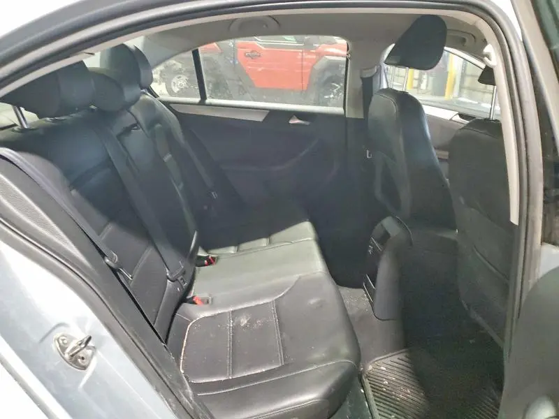 2013 VOLKSWAGEN JETTA SE  