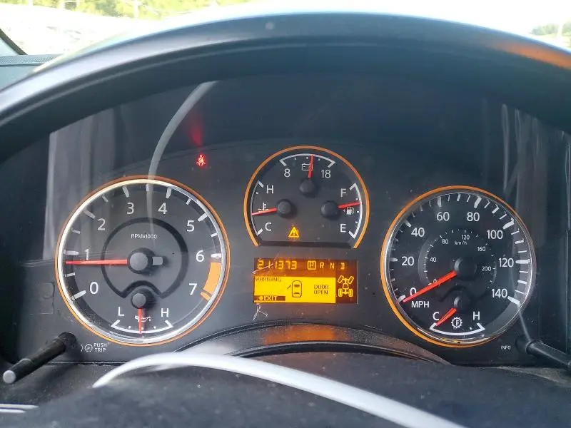 2010 NISSAN TITAN SE  