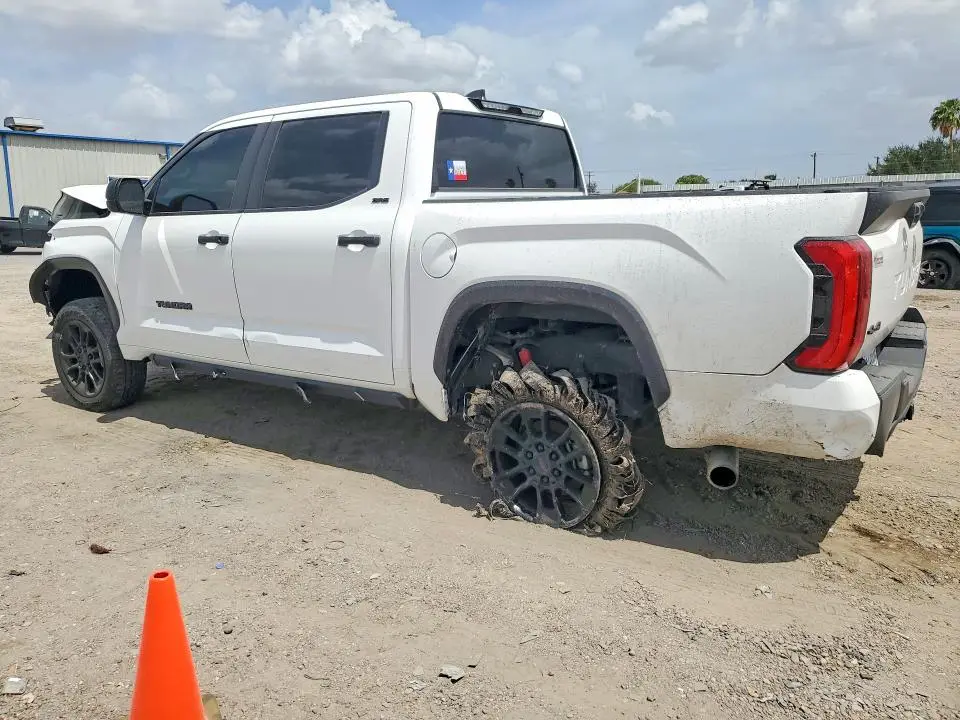 2024 TOYOTA TUNDRA SR5  