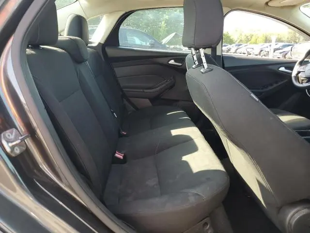 2016 FORD FOCUS SE  