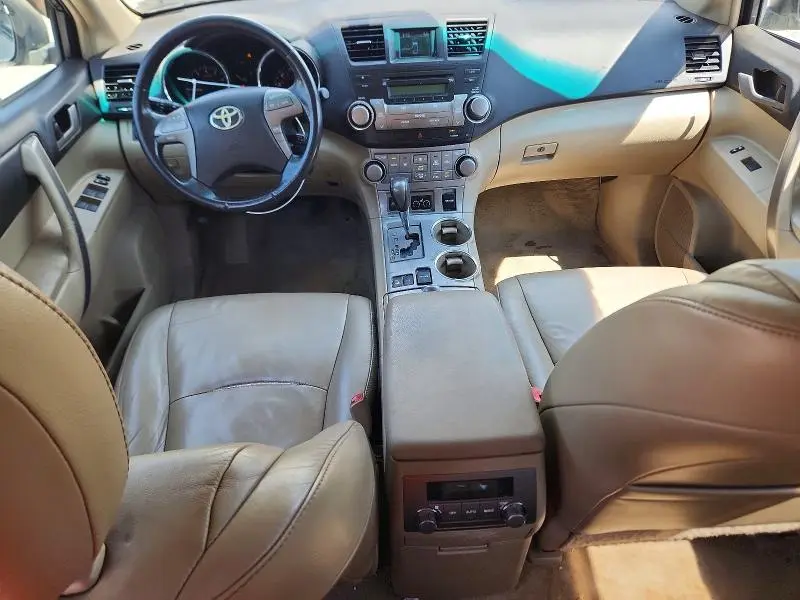 2010 TOYOTA HIGHLANDER SE  