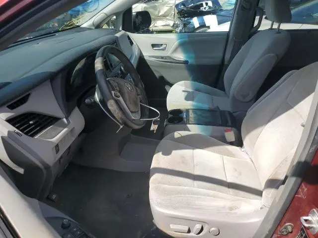 2017 TOYOTA SIENNA LE  