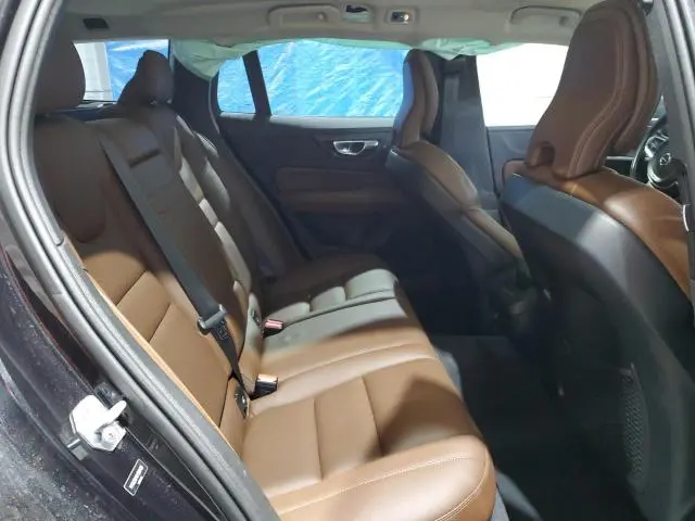 2019 VOLVO V60 T6 MOMENTUM  