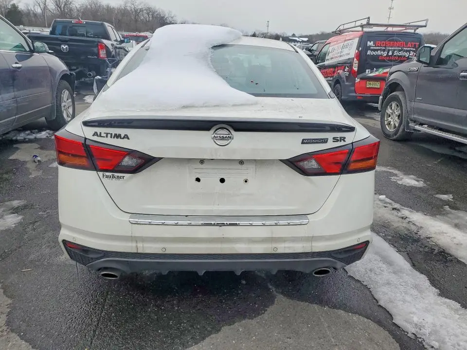 2022 NISSAN ALTIMA SR  