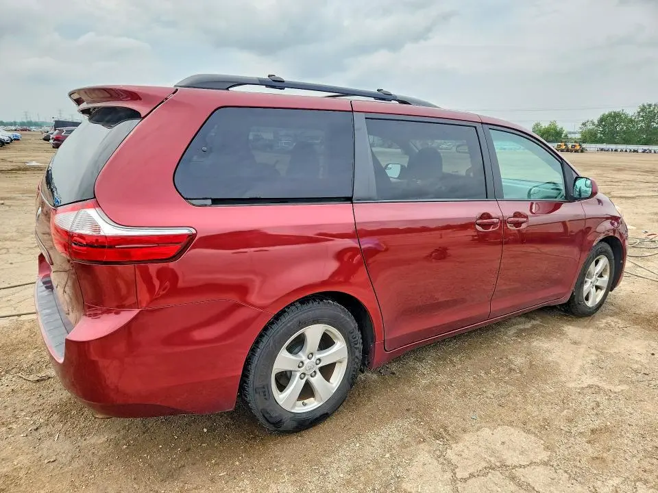 2016 TOYOTA SIENNA LE  