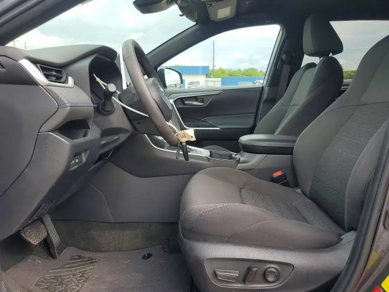 2023 TOYOTA RAV4 SE  