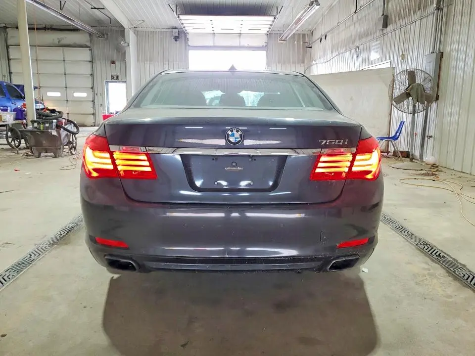 2011 BMW 750 XI  