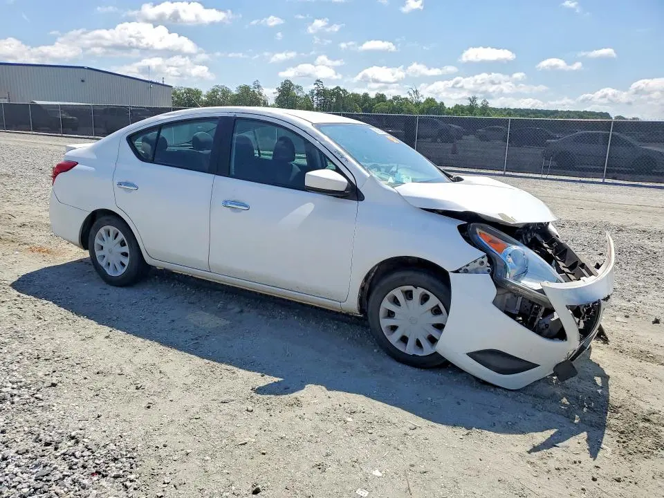 2019 NISSAN VERSA SV  