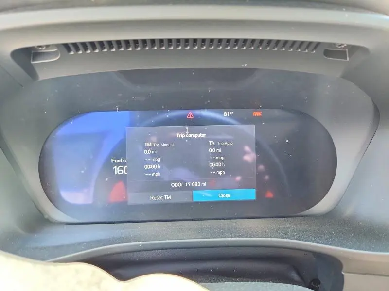 2025 VOLVO XC40 CORE  