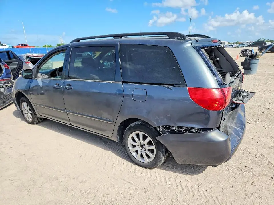 2010 TOYOTA SIENNA LE 8-PASSENGER  