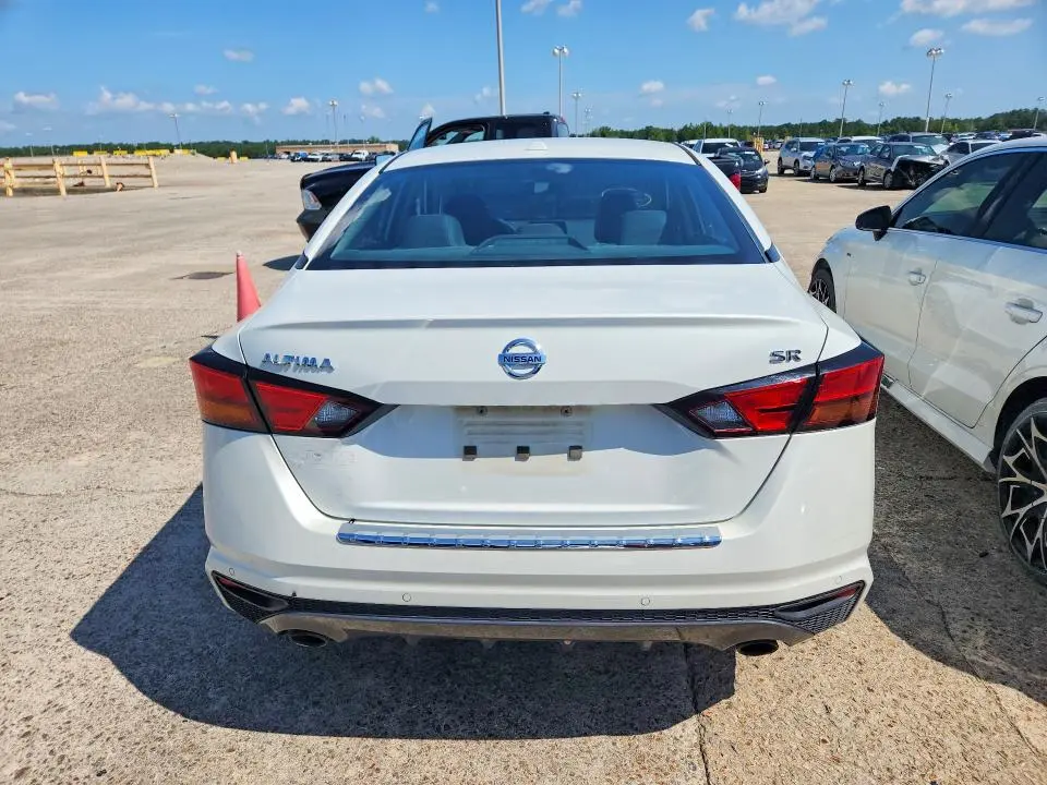 2022 NISSAN ALTIMA SR  