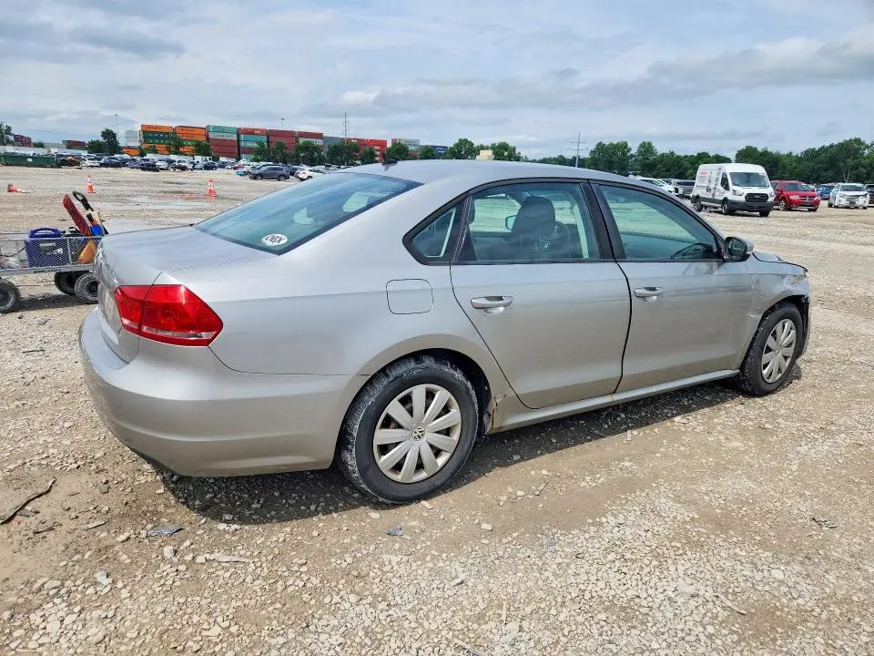 2013 VOLKSWAGEN PASSAT S  