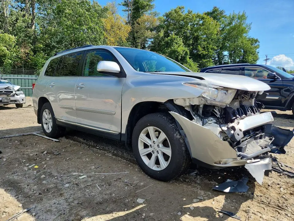 2012 TOYOTA HIGHLANDER SE  