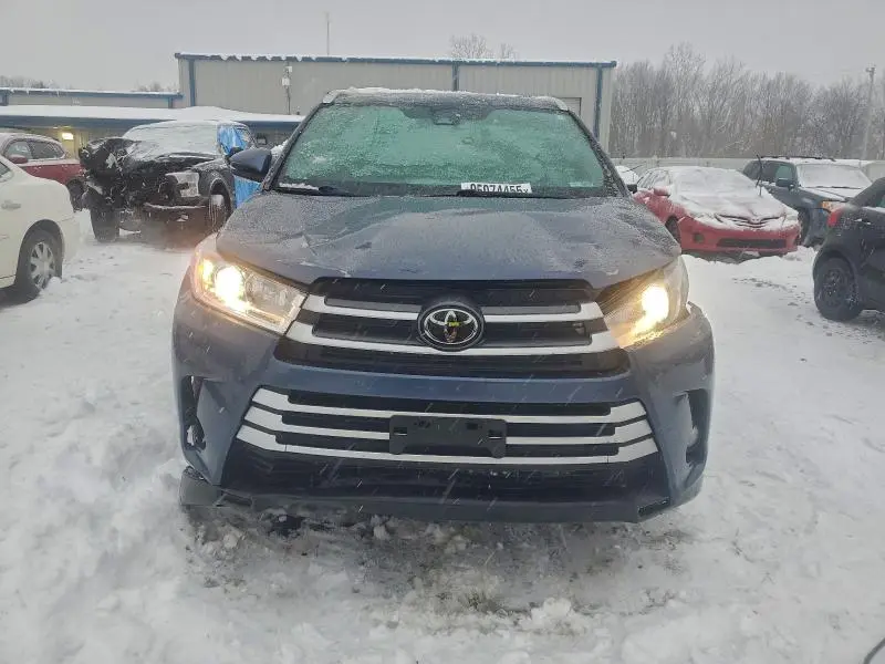 2018 TOYOTA HIGHLANDER SE  