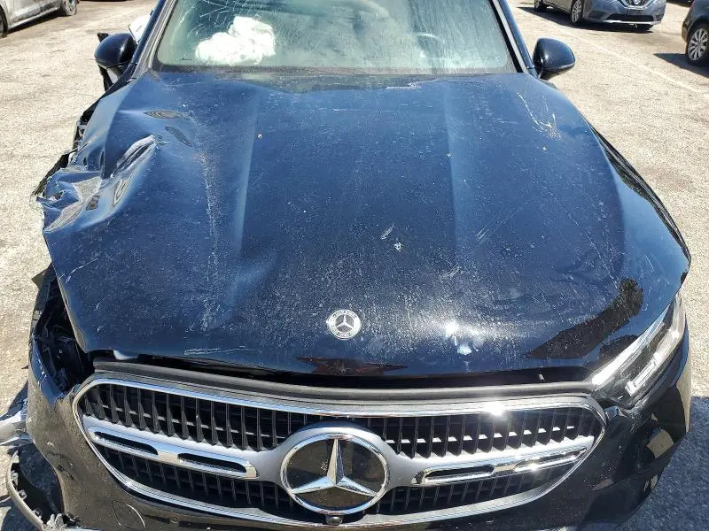 2025 MERCEDES-BENZ GLC 300  